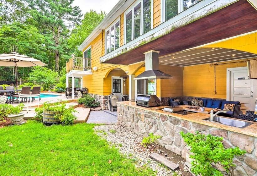 Extravagant Randolph Retreat W/ Private Pool!