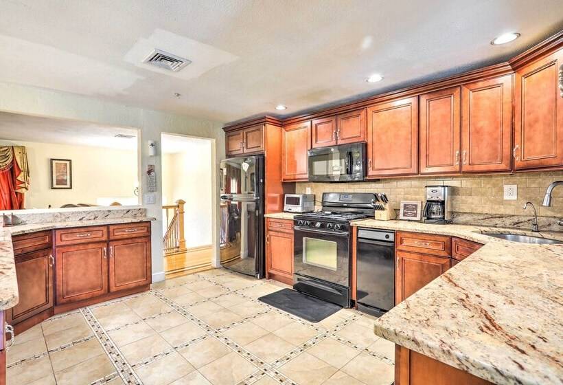 Extravagant Randolph Retreat W/ Private Pool!