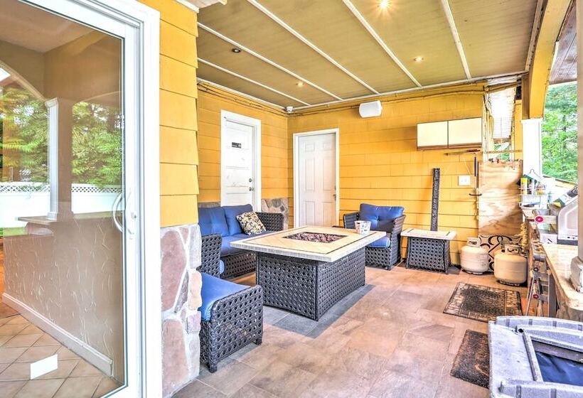 Extravagant Randolph Retreat W/ Private Pool!