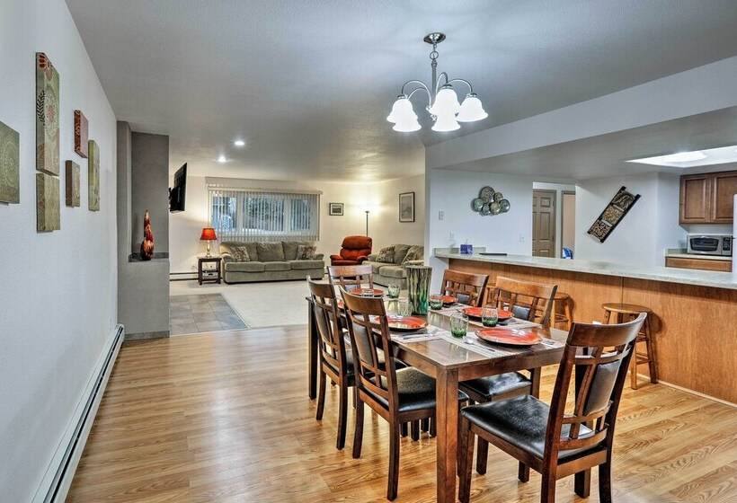 Fairbanks Alaskan Abode ~ 1 Mile To Pioneer Park!