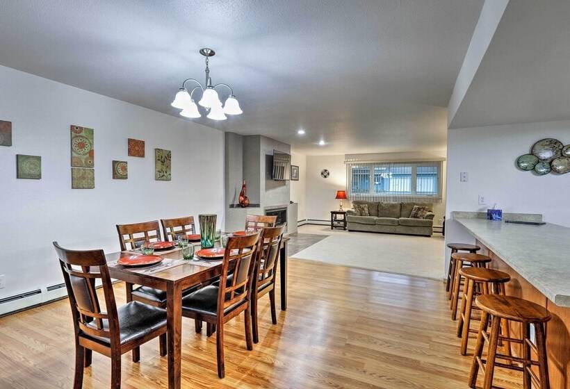 Fairbanks Alaskan Abode ~ 1 Mile To Pioneer Park!