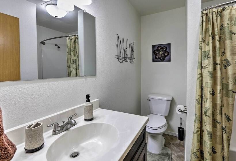 Fairbanks Alaskan Abode ~ 1 Mile To Pioneer Park!