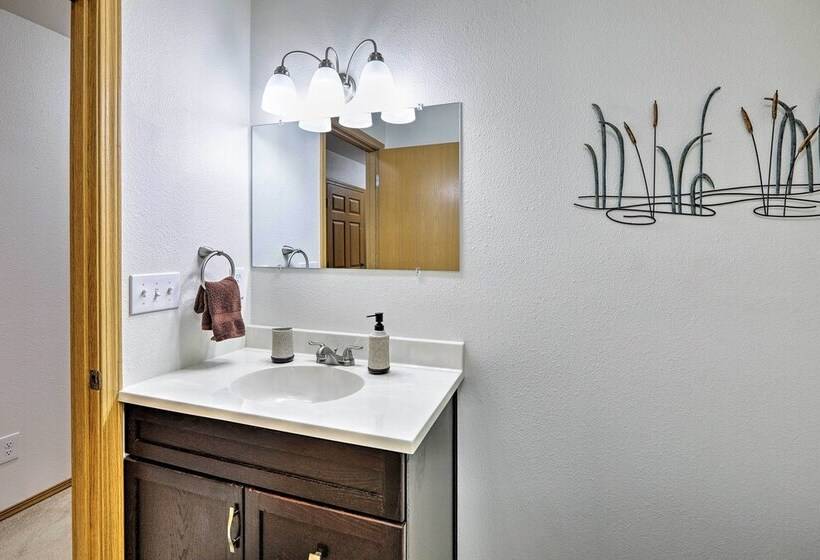 Fairbanks Alaskan Abode ~ 1 Mile To Pioneer Park!