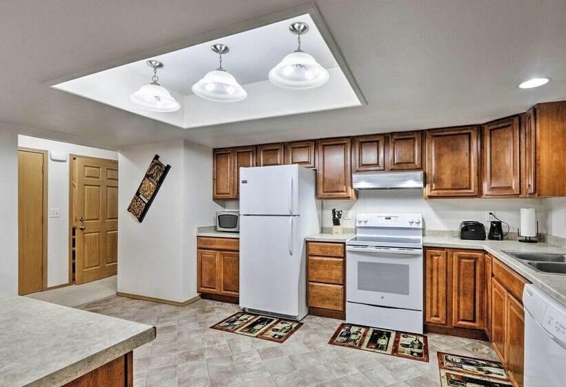 Fairbanks Alaskan Abode ~ 1 Mile To Pioneer Park!