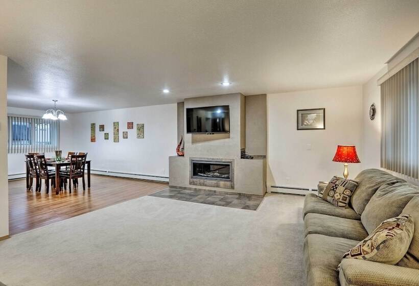 Fairbanks Alaskan Abode ~ 1 Mile To Pioneer Park!