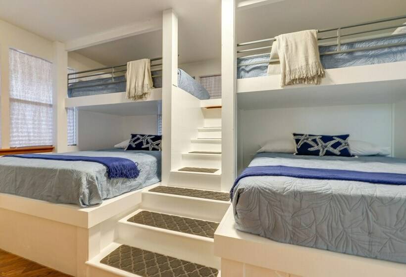 Canyon Lake Home W/ Resort Amenities & Fire Pit!