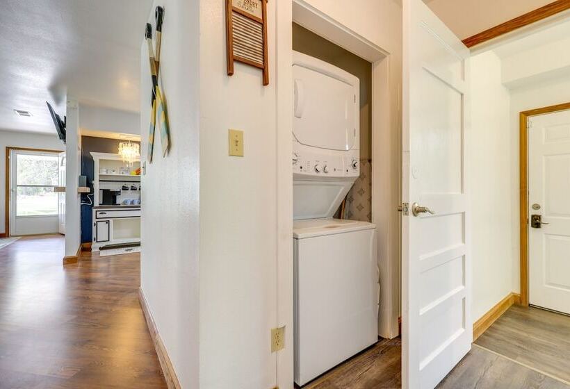 Canyon Lake Home W/ Resort Amenities & Fire Pit!