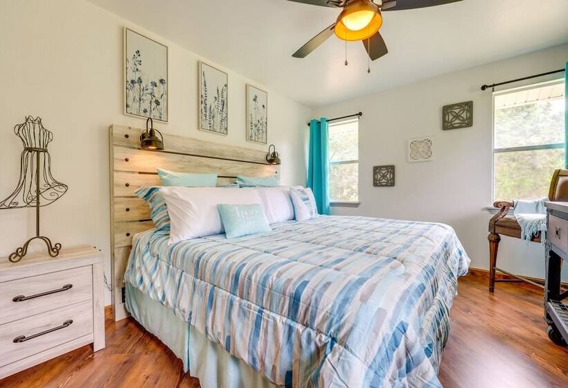 Canyon Lake Home W/ Resort Amenities & Fire Pit!