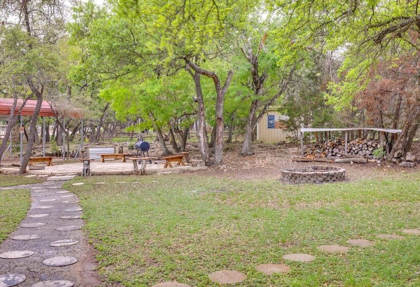 Canyon Lake Home W/ Resort Amenities & Fire Pit!