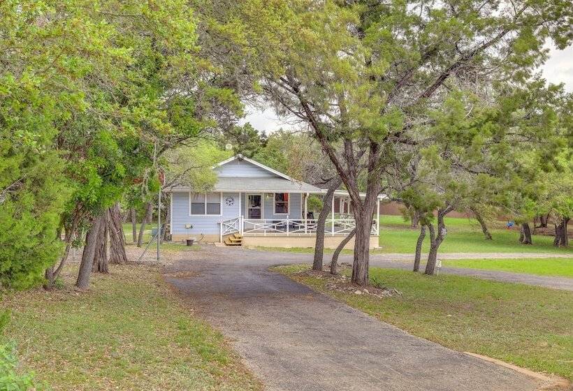 Canyon Lake Home W/ Resort Amenities & Fire Pit!