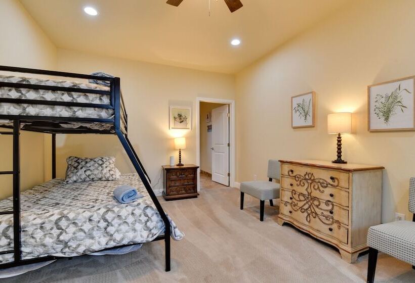 Dock & Game Room: Alvarado Lake Getaway!