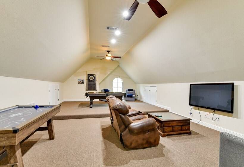 Dock & Game Room: Alvarado Lake Getaway!