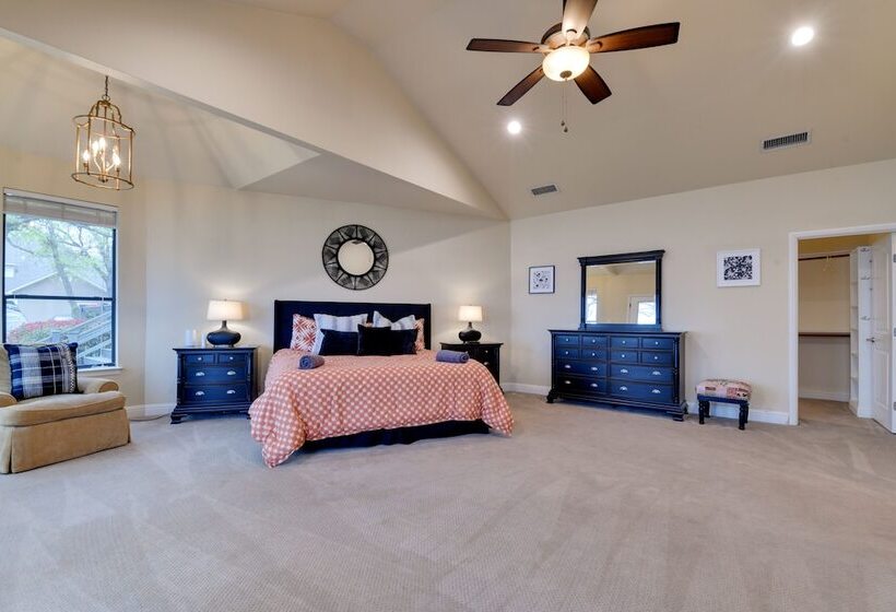 Dock & Game Room: Alvarado Lake Getaway!