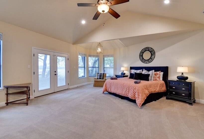 Dock & Game Room: Alvarado Lake Getaway!