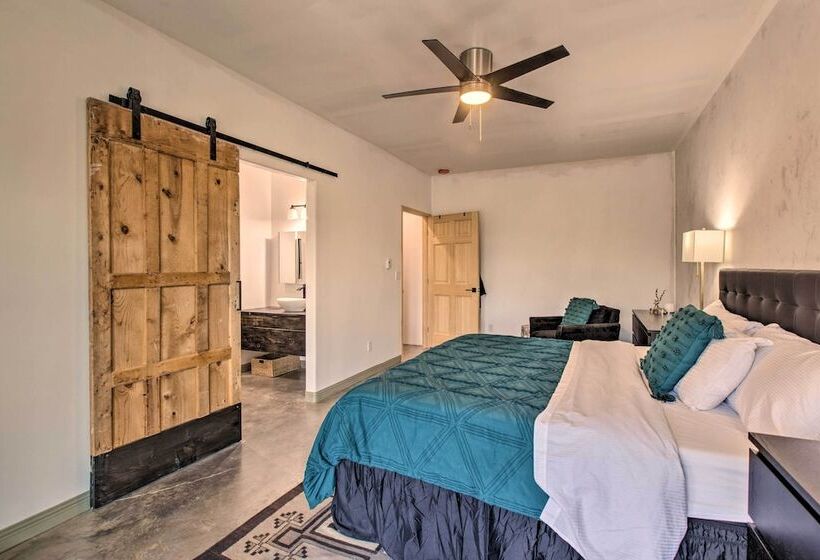 Family Friendly Desert Home ~ 10 Mi To Taos!