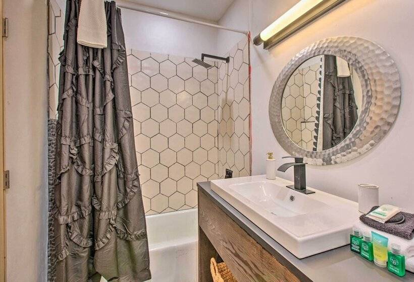 Family Friendly Desert Home ~ 10 Mi To Taos!