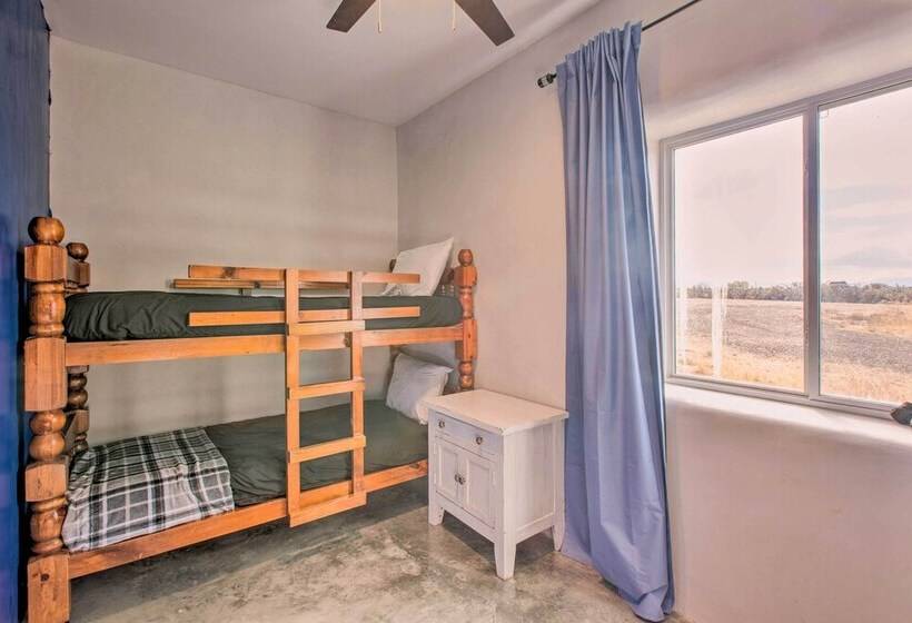 Family Friendly Desert Home ~ 10 Mi To Taos!