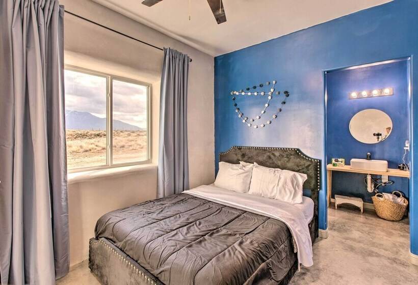 Family Friendly Desert Home ~ 10 Mi To Taos!