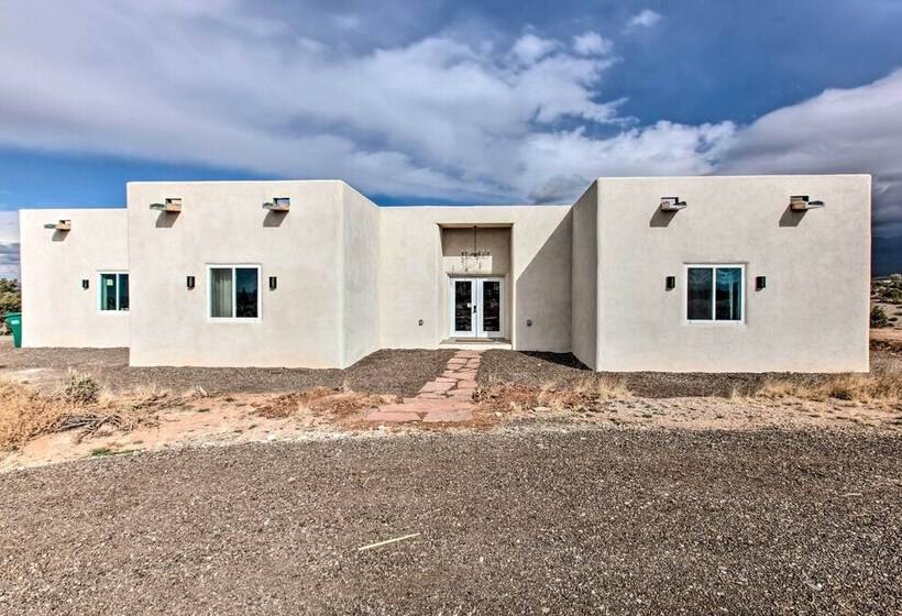 Family Friendly Desert Home ~ 10 Mi To Taos!