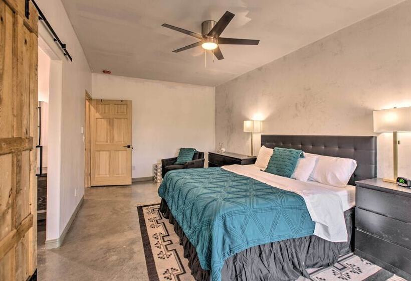 Family Friendly Desert Home ~ 10 Mi To Taos!
