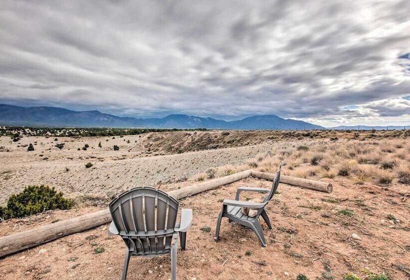 Family Friendly Desert Home ~ 10 Mi To Taos!