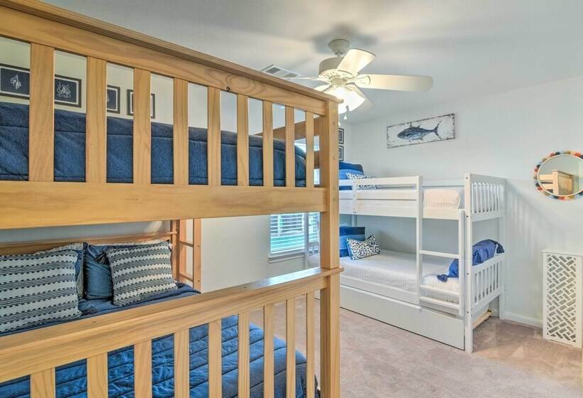 Walk To Beach: Family Friendly Galveston Home!