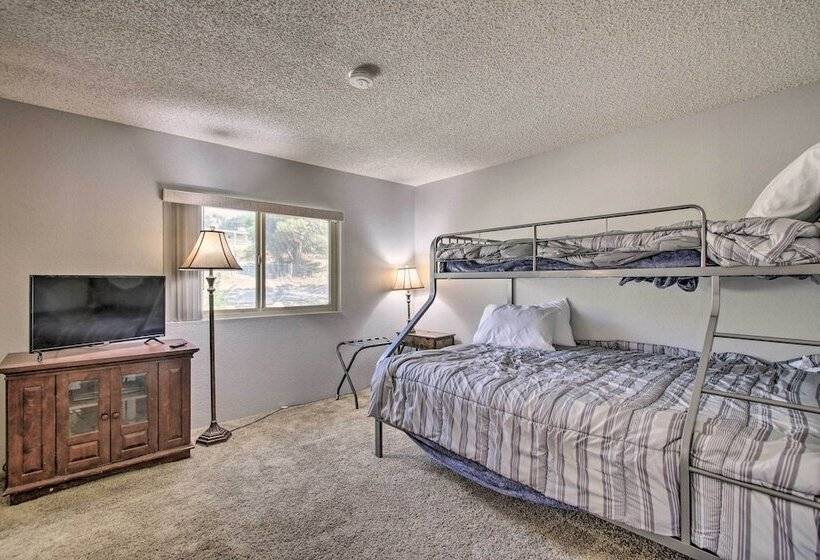 Family Friendly Home ~ 1 Mi To Kern River!