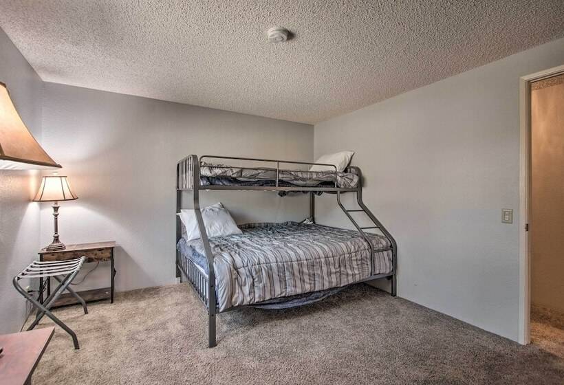 Family Friendly Home ~ 1 Mi To Kern River!