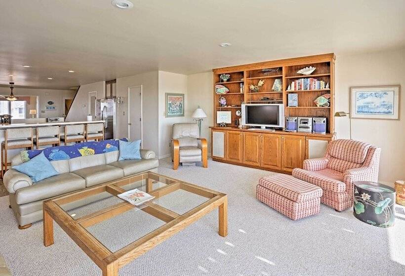 Family Friendly Vacation Home: Steps To Beach!
