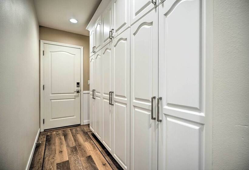 Family Home On Lake Chelan With Mtn + Lake View!