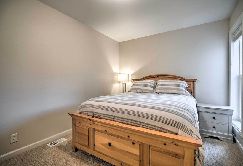 Family Home On Lake Chelan With Mtn + Lake View!