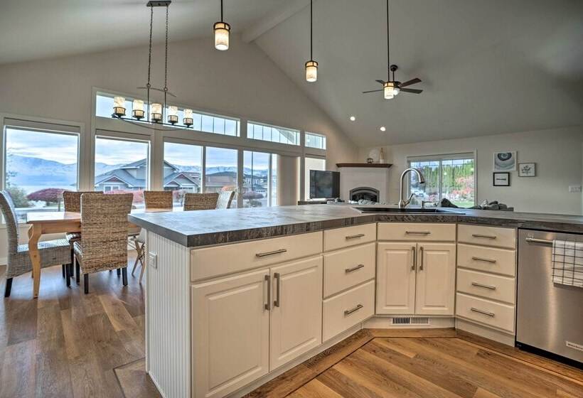 Family Home On Lake Chelan With Mtn + Lake View!