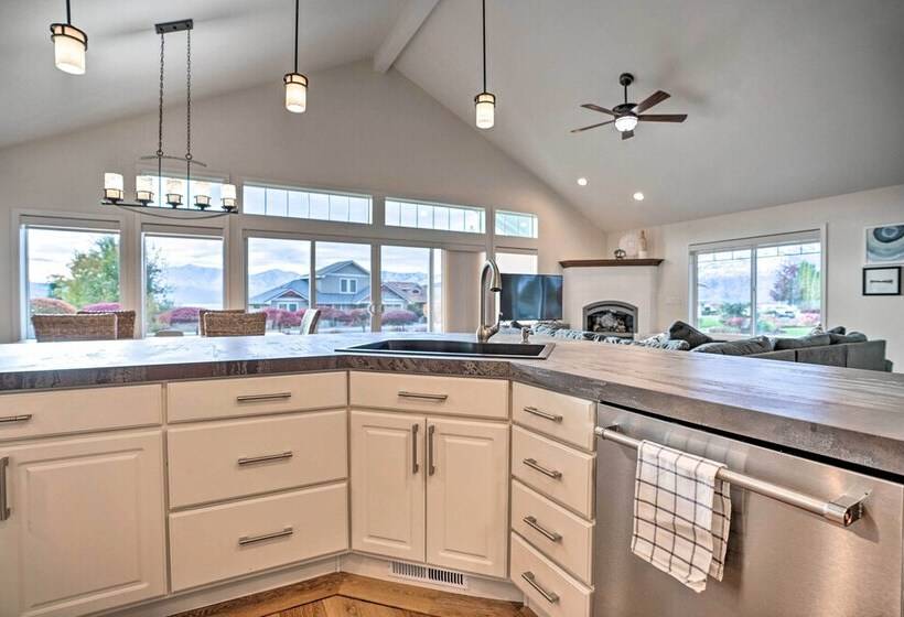 Family Home On Lake Chelan With Mtn + Lake View!