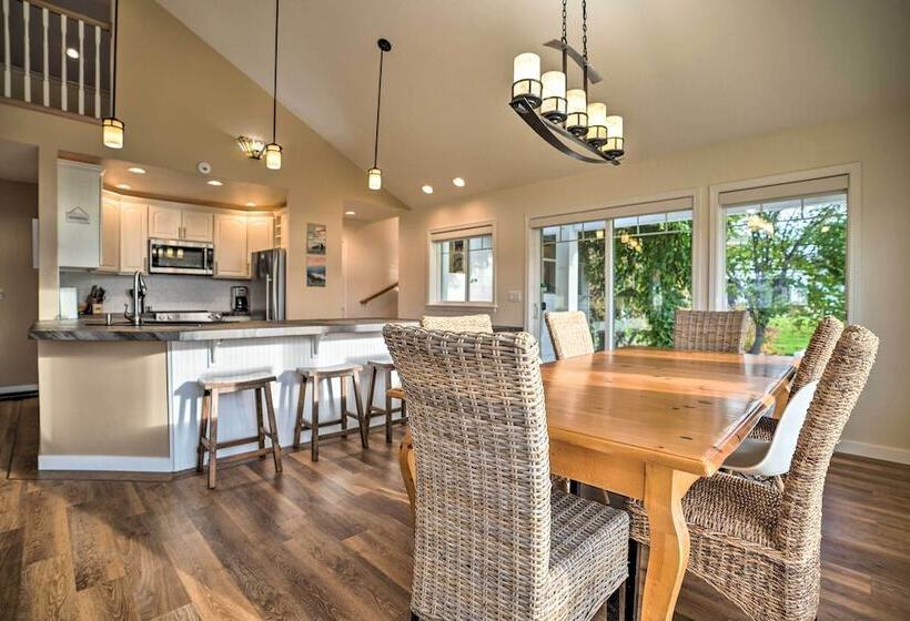 Family Home On Lake Chelan With Mtn + Lake View!