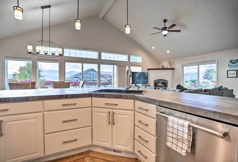 Family Home On Lake Chelan With Mtn + Lake View!