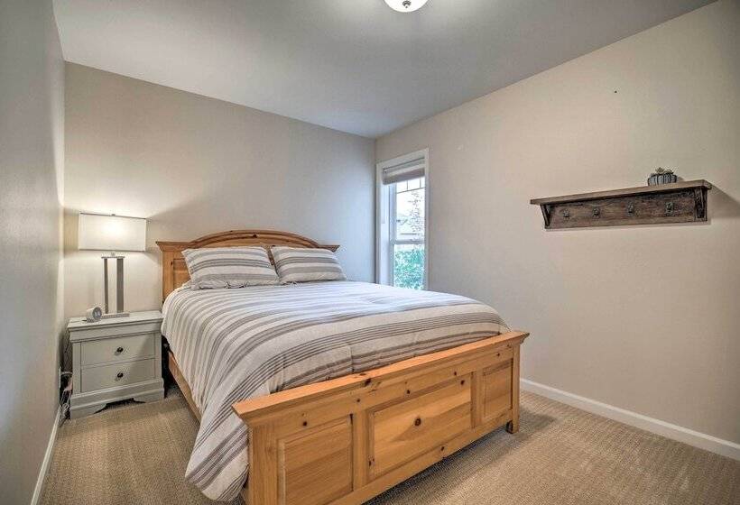 Family Home On Lake Chelan With Mtn + Lake View!