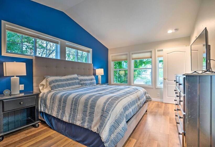 Family Home On Lake Chelan With Mtn + Lake View!