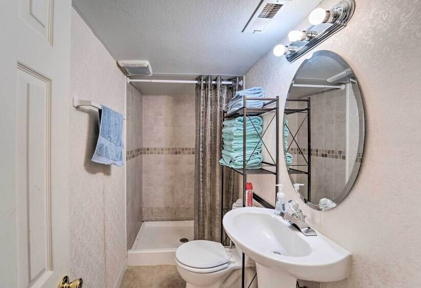 Family Home W/ Fenced Yard: 15 Mi To Denver!