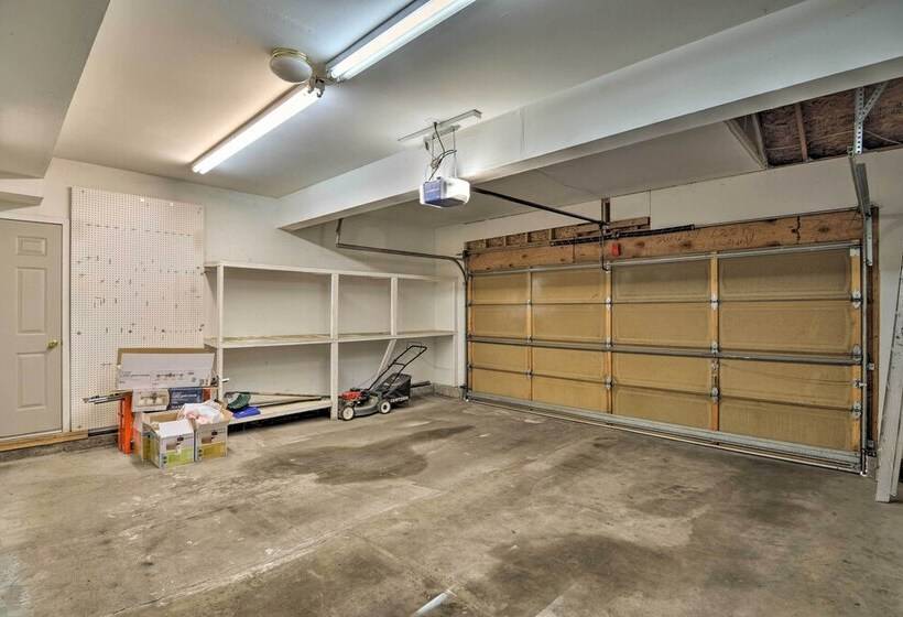 Family Home W/ Fenced Yard: 15 Mi To Denver!