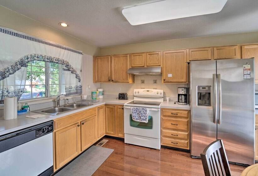 Family Home W/ Fenced Yard: 15 Mi To Denver!