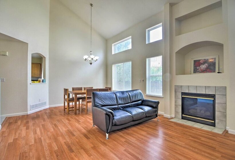 Family Home W/ Fenced Yard: 15 Mi To Denver!