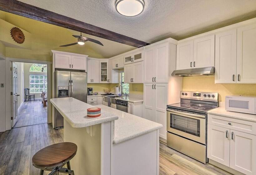 Family Home: Walk To Downtown & Stetson Univ!