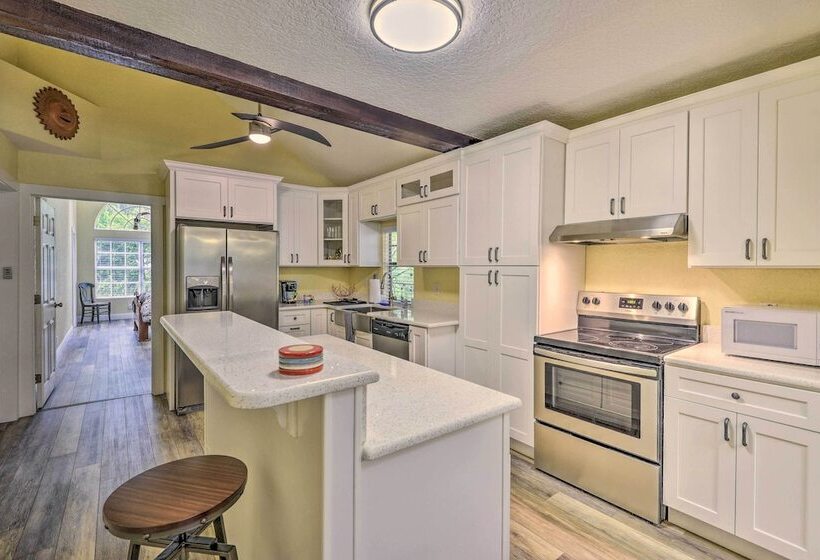 Family Home: Walk To Downtown & Stetson Univ!