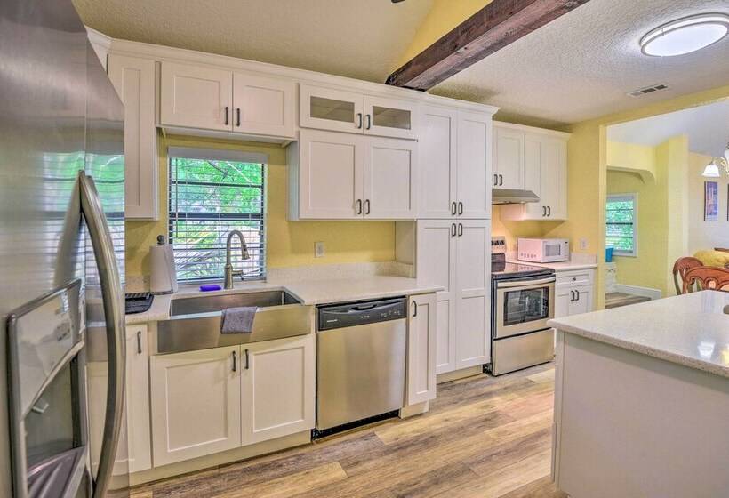 Family Home: Walk To Downtown & Stetson Univ!