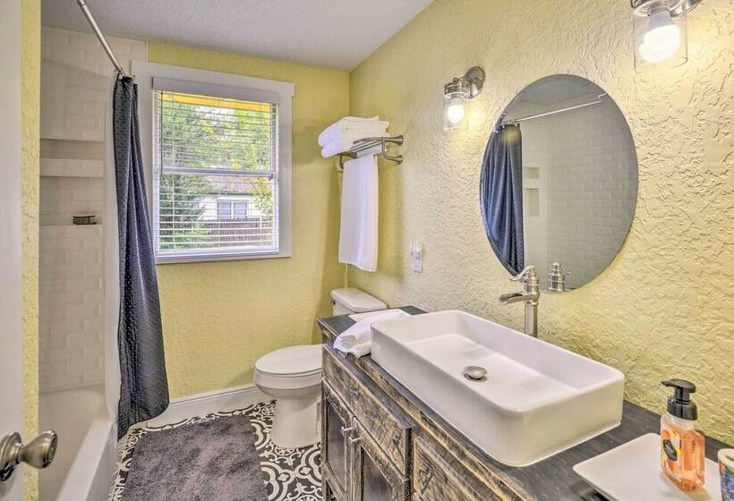 Family Home: Walk To Downtown & Stetson Univ!