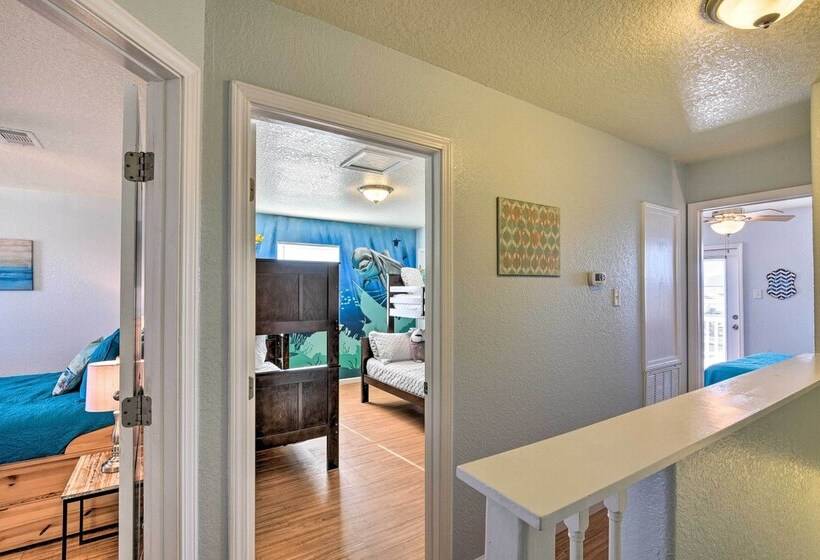 Surfside Beach Getaway: Walk To Shore & Dining