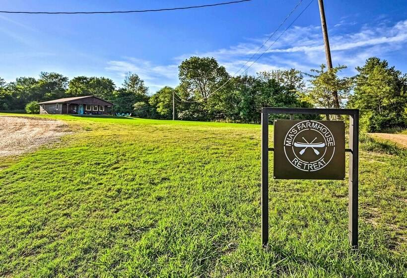 Broken Bow Retreat W/ Large Yard + Fire Pit!