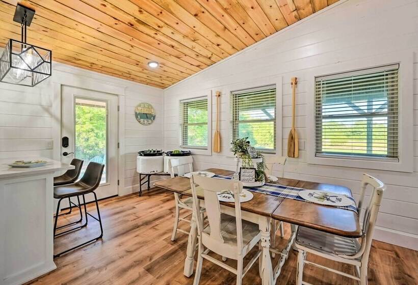 Broken Bow Retreat W/ Large Yard + Fire Pit!