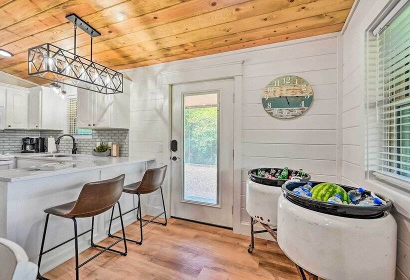 Broken Bow Retreat W/ Large Yard + Fire Pit!