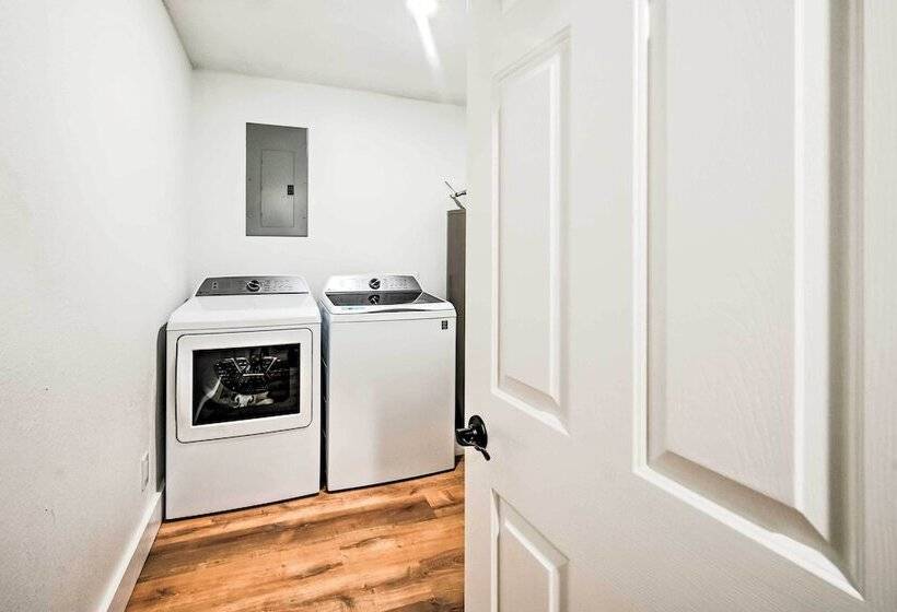 Broken Bow Retreat W/ Large Yard + Fire Pit!